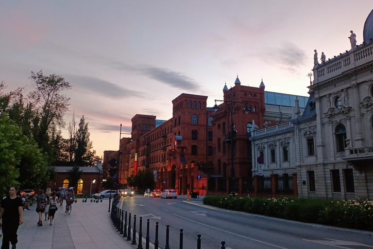 Lodz: Standard Walking Tour – 2 Hours of Urban Stories