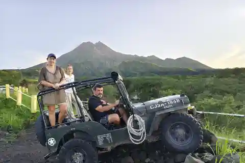 Yogyakarta: Explore Merapi usando um jipe de safári com serviço de busca