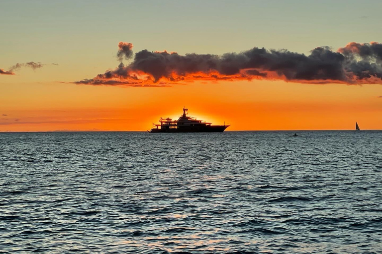Honolulu: Crucero con esnórquel y fuegos artificiales al atardecer