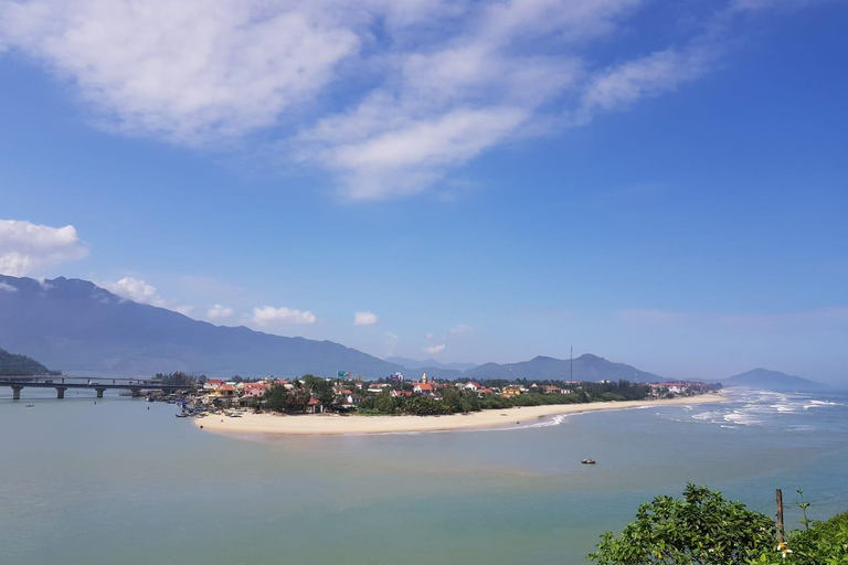 Von Hue aus: Privater Autotransfer nach Hoi An mit landschaftlich reizvollen Stopps