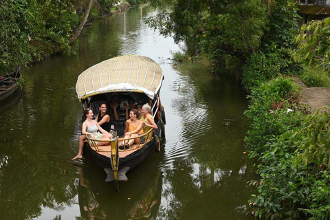 From Kochi: Kumbalangi Village Half-Day Tour with Lunch