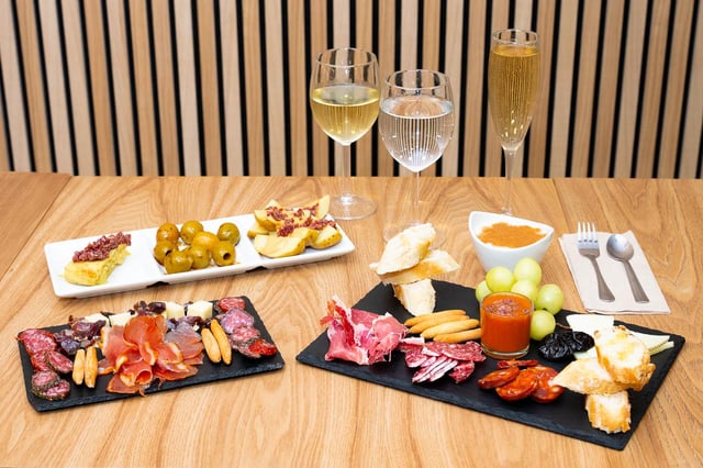 Meniu Ibérico - Jamón &amp; Cava lângă Sagrada Familia