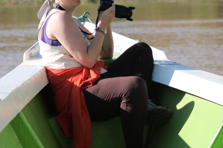 Puerto Maldonado: Kayaking and swimming in the Tambopata River