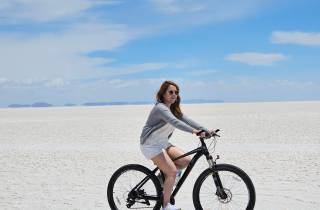 Uyuni: Geführte Fahrradtour durch die Uyuni Salt Flat mit Mittagessen