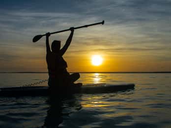 Bacalar: Sunrise Paddleboard Tour with Floating Picnic