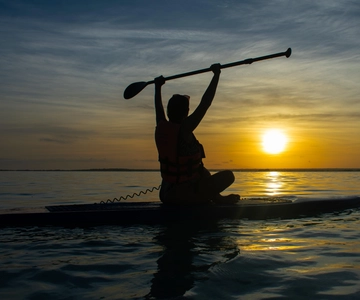 Bacalar: Sunrise Paddleboard Tour with Floating Picnic
