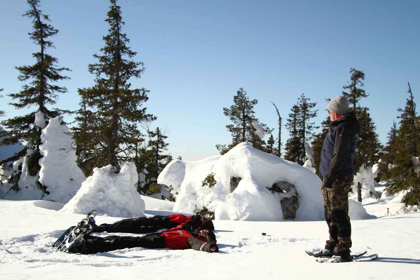 Ruka:Daytime winter wonderland hike