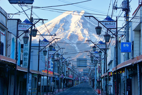 Tokyo : Excursion d'une journée à la 5e station du Mont Fuji, dans la région du Fuji et à Kawaguchiko8:20 Rendez-vous au bureau de poste de Shinjuku