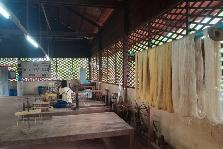 Demi-journée : Ferme de la soie, Senteur Angkor et atelier Satcha