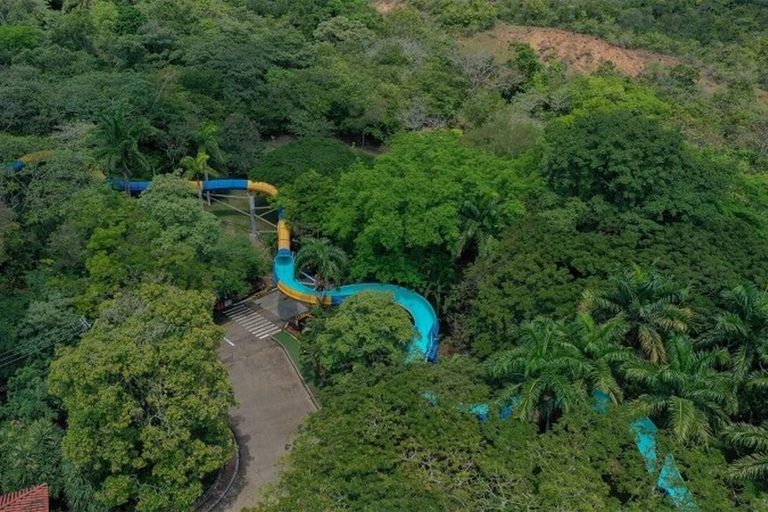 DE BOGOTÁ: Visita ao Parque Aquático Piscilago, incluindo ingresso e almoço.