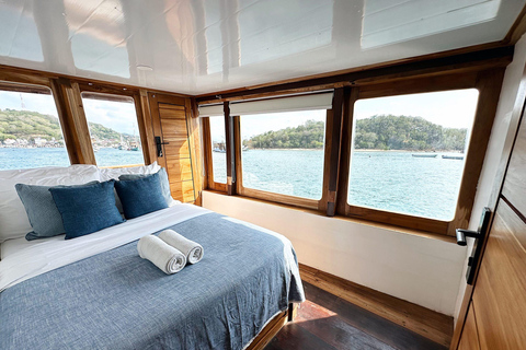 Labuan Bajo: 3-Day Komodo Sailing Tour Studio Cabin + Private Bathroom