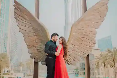 Dubai: Iconic Burj Khalifa Pre-Wedding Photoshoot