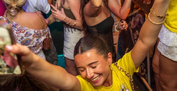 Nice: #1 Bar Crawl – Free Shots, Games & VIP Club Entry