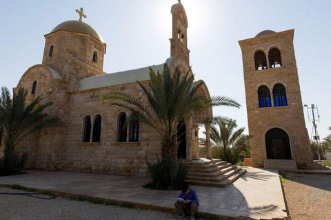 Amman : Excursion d&#039;une journée vers Ma&#039;daba, le mont Nebo, le site du baptême et la mer morte