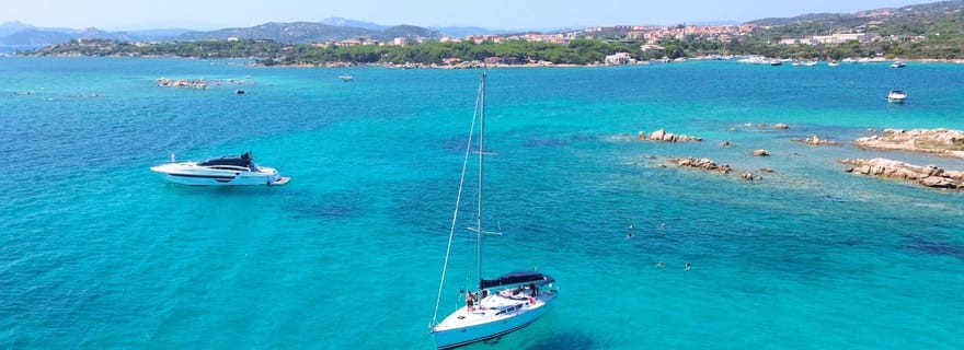 Depuis Cannigione : Excursion en bateau à voile dans l'archipel de la Maddalena