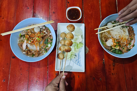 Ayutthaya: Woks and Wats Food Tour with 14+ Tastings