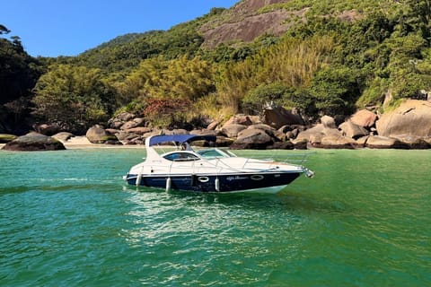 Sail between Sugarloaf and Christ the Redeemer