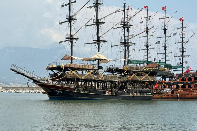 Alanya: Romantic Boat Tour with Lunch and Drinks