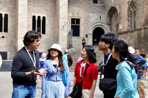 Barcelona: Gothic Quarter Walking Tour with Guide