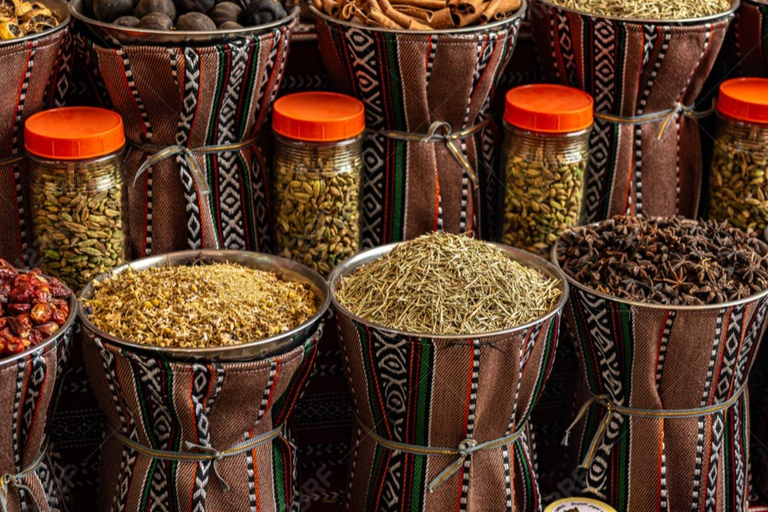 From Souq to Mall: Muscat Shopping Experience (4 Hours )