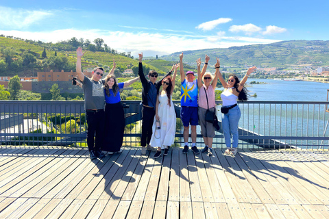 From Porto: Douro Valley Private Tour w/ 3 Wineries & Lunch Douro Valley Authentic Tour w/ 3 wineries & lunch in French