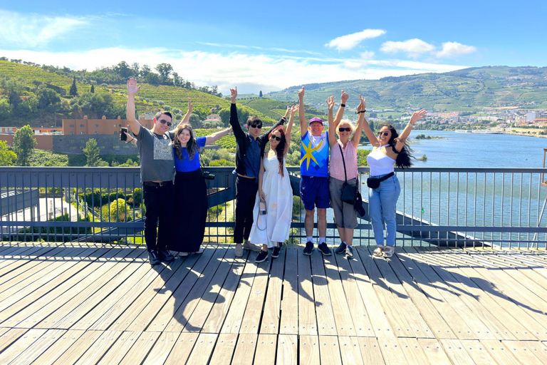 From Porto: Douro Valley Private Tour w/ 3 Wineries & Lunch Douro Valley Authentic Tour w/ 3 wineries & lunch in French