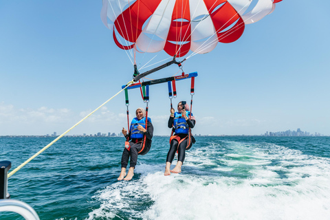 Miami: Parasailing w zatoce Biscayne BayMiami: Parasailing z podatkami i opłatami wliczonymi w cenę