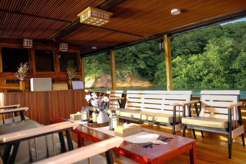 Komodo: Full-Day Sailing Trip by New Luxury Phinisi