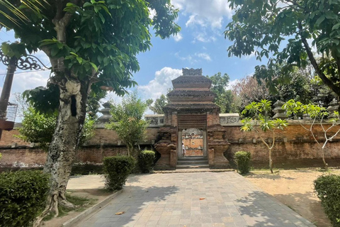 Yogyakarta: o Reino Mataram permanece com o artesanato em prataYogyakarta: Vestígios do Reino Mataram com exposição de prata