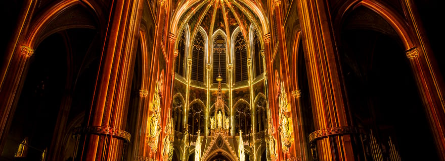 Wenen: Light of Creation Votivkirche Immersieve lichtshow