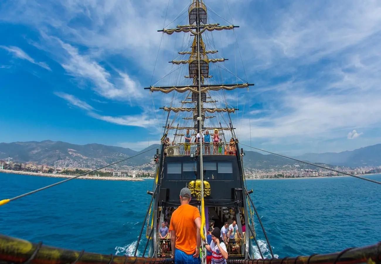 Kemer: Piratenbootstour mit Hoteltransfer-Option