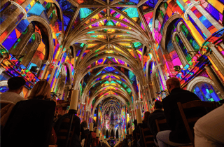 Pfarrkirche San Jacinto: Immersive Licht- und Soundshow LUMINISCENCE