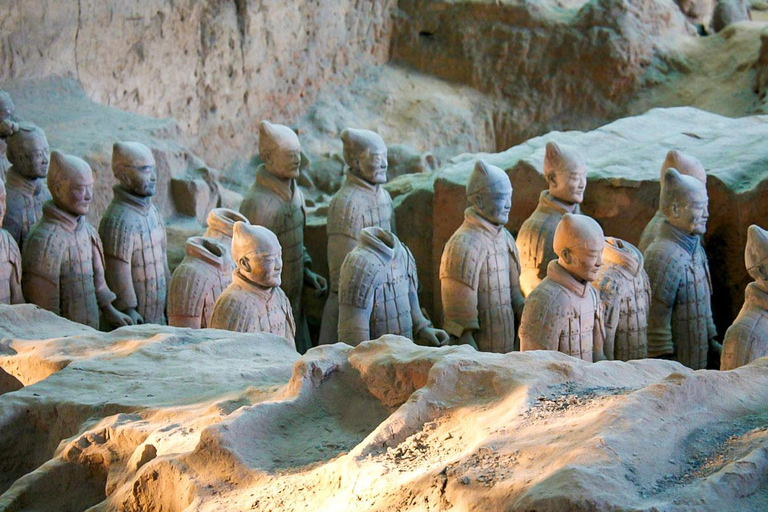 Xi'an: Terracotta Army, Lunch, City Wall, Pagoda, Bazaar Private Tour Spanish, Italian, German, French-Speaking Guide