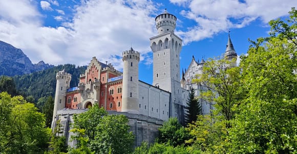 From Füssen: Guided Scenic Walk to Neuschwanstein Castle