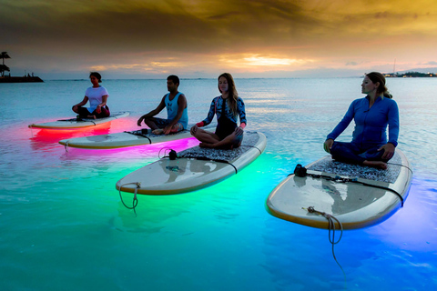 Honolulu : Cours de SUP Yoga de nuit