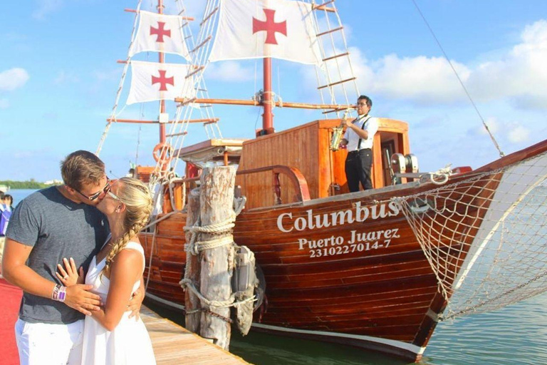 Cancun: Romantic evening in galleon with dinner and open bar Only Entrance - Vegetarian Dinner