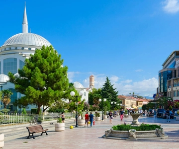 Conduce y Descubre: Ciudad, Castillo y Lago de Shkodra