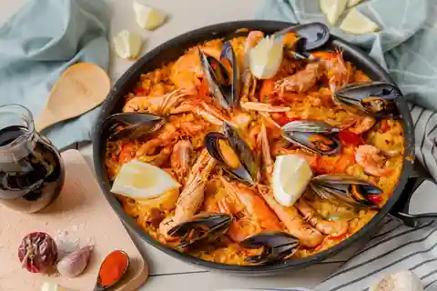 Barcelona: Tour: Mussels, Rice Plantation and Paella