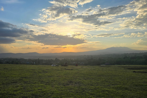 Arusha: Panoramic Sunset View with Food OptionsPanoramic Sunset View with Hot Picnic Style Meal