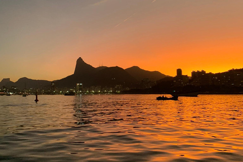 Rio de Janeiro: Rejs wycieczkowy o zachodzie słońca z toastem Heinekena