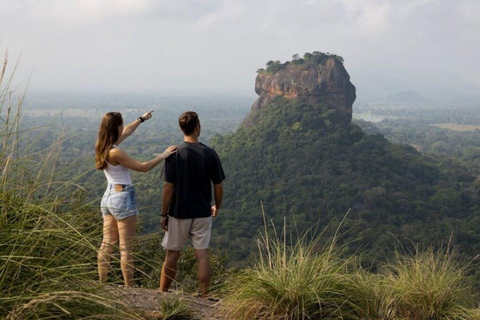 From Colombo: Sigiriya Transfer and Tuk-Tuk Tour