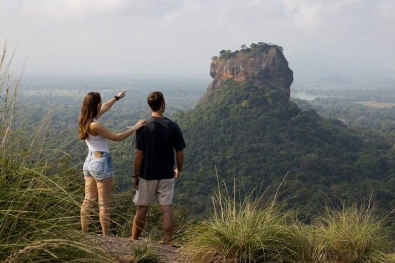 From Colombo: Sigiriya Transfer and Tuk-Tuk Tour