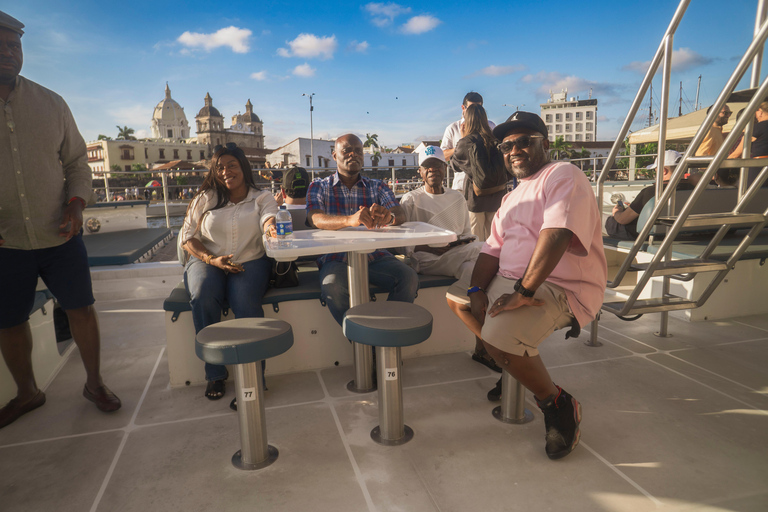 Cartagena: Sunset on Cartagena Bay aboard the Flamante Catamaran Cartagena: Sunset over Cartagena Bay aboard the Flamante Catamaran