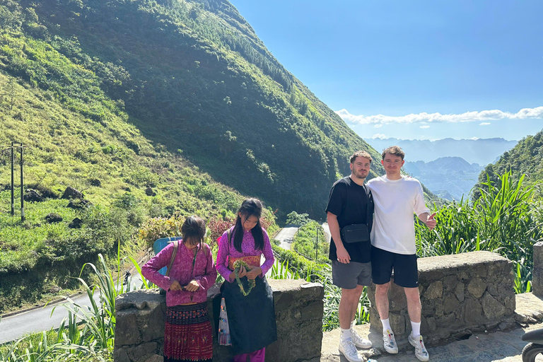 Giro di Ha Giang: Tour di 4 giorni in moto a guida autonoma - SENZA BUS