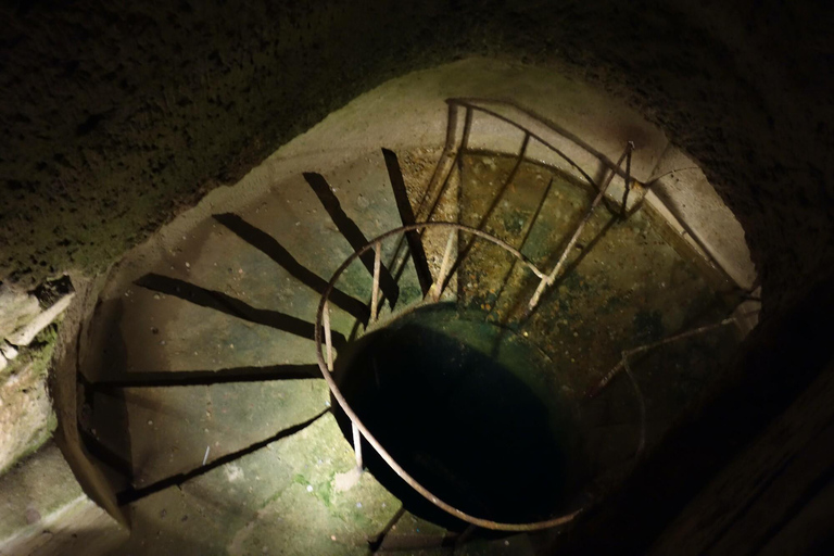 Paris Catacombs Guided Tour:Skip-the-Line & Restricted Areas Small Group Tour