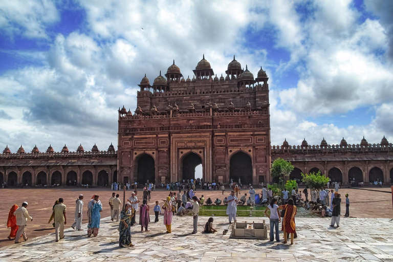 From Agra to Jaipur by Cab via Fatehpur Sikri and Abhaneri