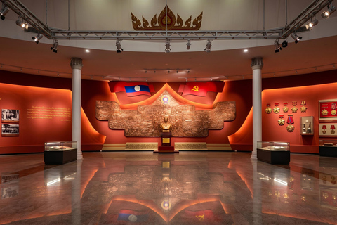 Vientiane: Guided City Tour with Public Transit