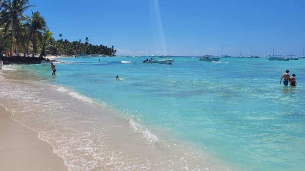 Santo Domingo: Tagestour zur Isla Saona mit Mittagessen und Getränken