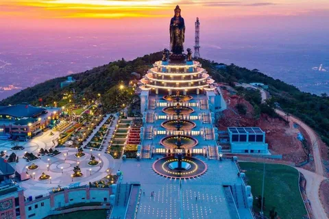 Cu Chi Tunnels & Cao Dai Temple & Ba Den Mountain Full Day