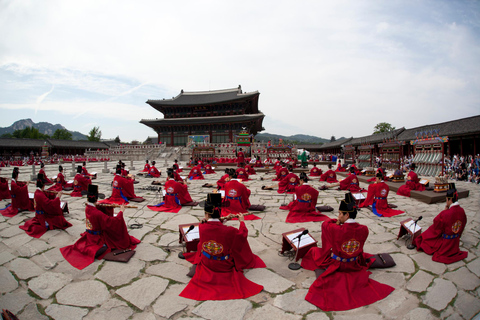 Seoul: Full-Day Royal Palace and Shopping Tour